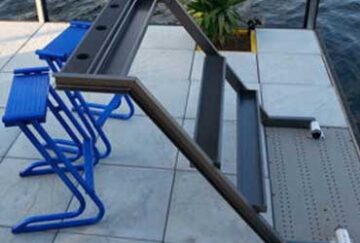 SWIM-UP BAR